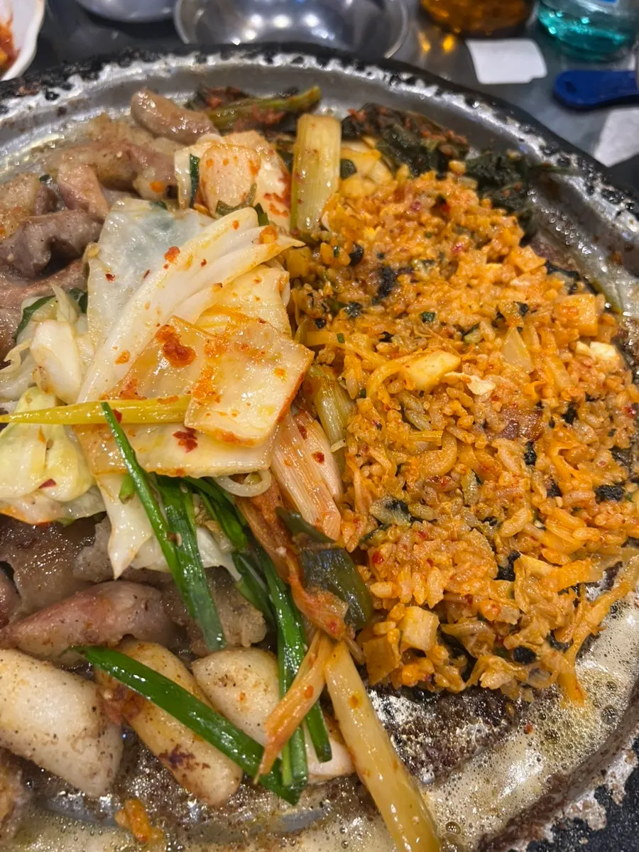 Fried rice with kkakdugi, teukyang, and shredded radish