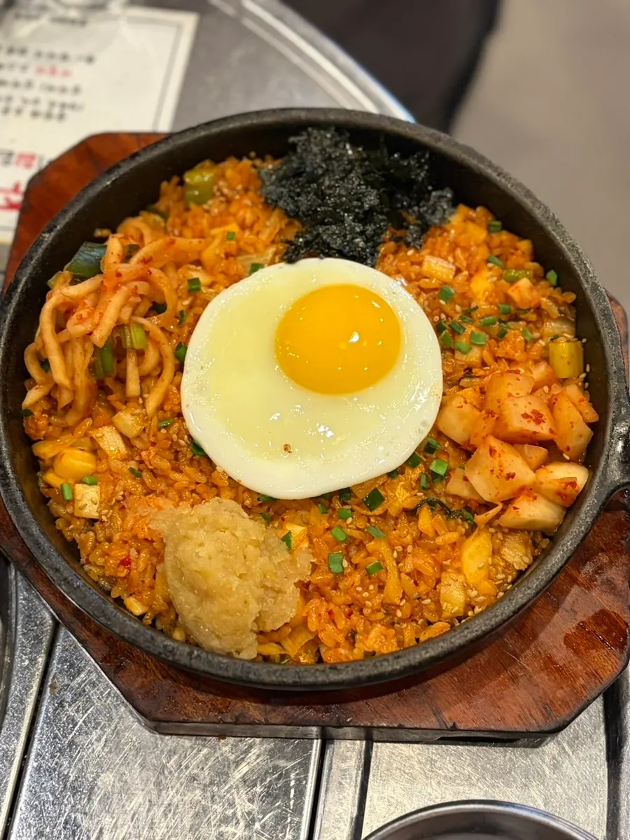 계란후라이가 올라간 깍두기양밥