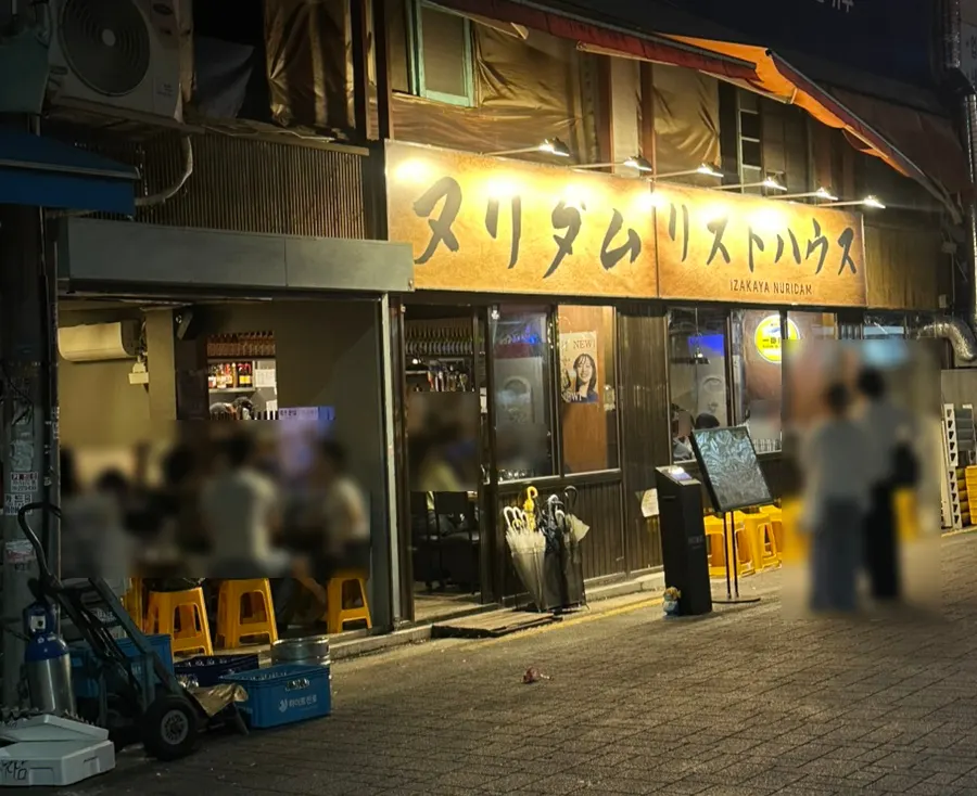 Nuridam still full of customers late into the night