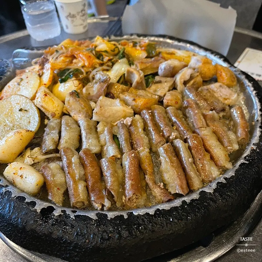 Grilled rice cake on the griddle