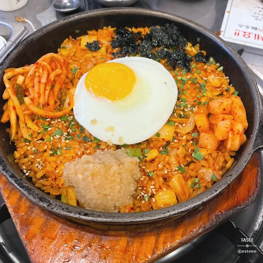 A full table with gopchang and makchang