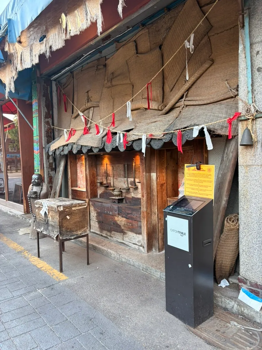 Ju Sindang bar visited alone on a weekday