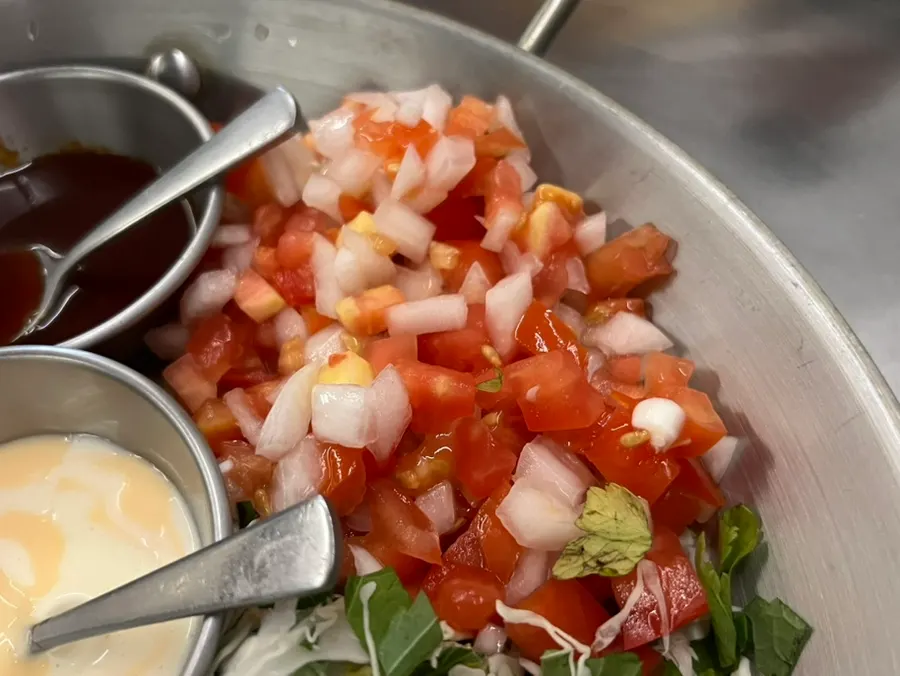Cabbage and leafy green vegetable toppings