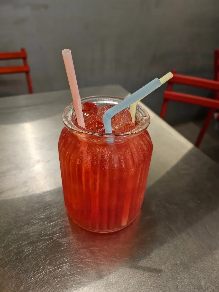 The signature 1L drink, Jjeojeoseu Tea