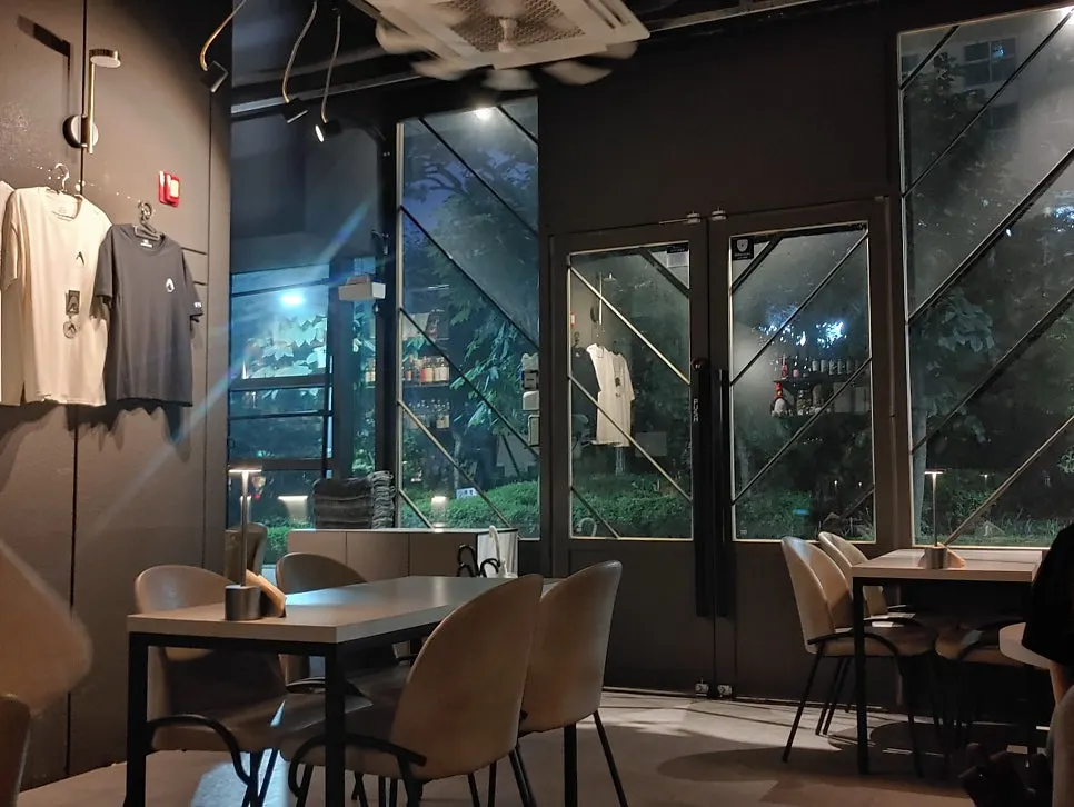 Bar counter and lighting at Plot