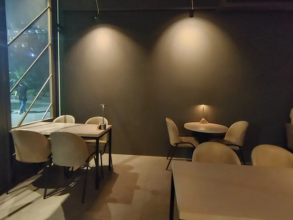 Table seating atmosphere at Plot