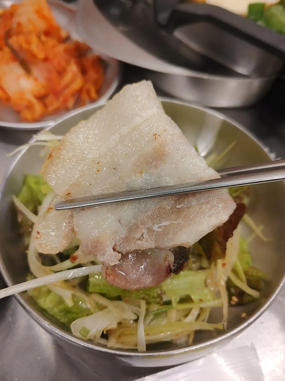 다 익은 삼겹살 한 점
