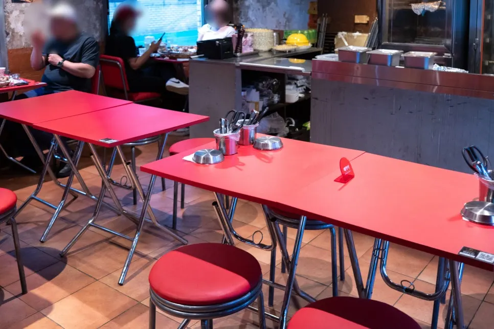 Tables filling up early on a weekend evening at Obang Tongdak