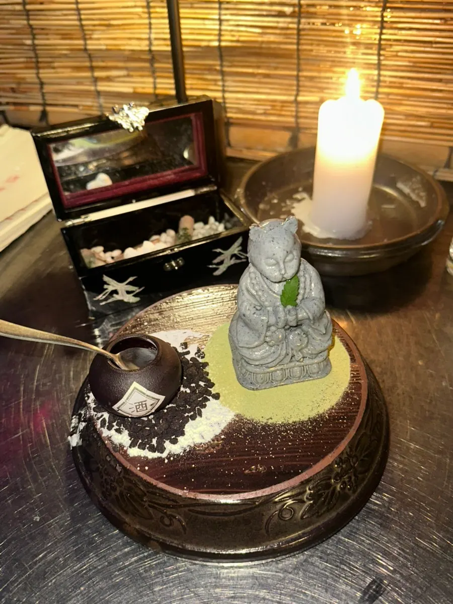 Monkey, Tiger, and Dragon cocktails with cake