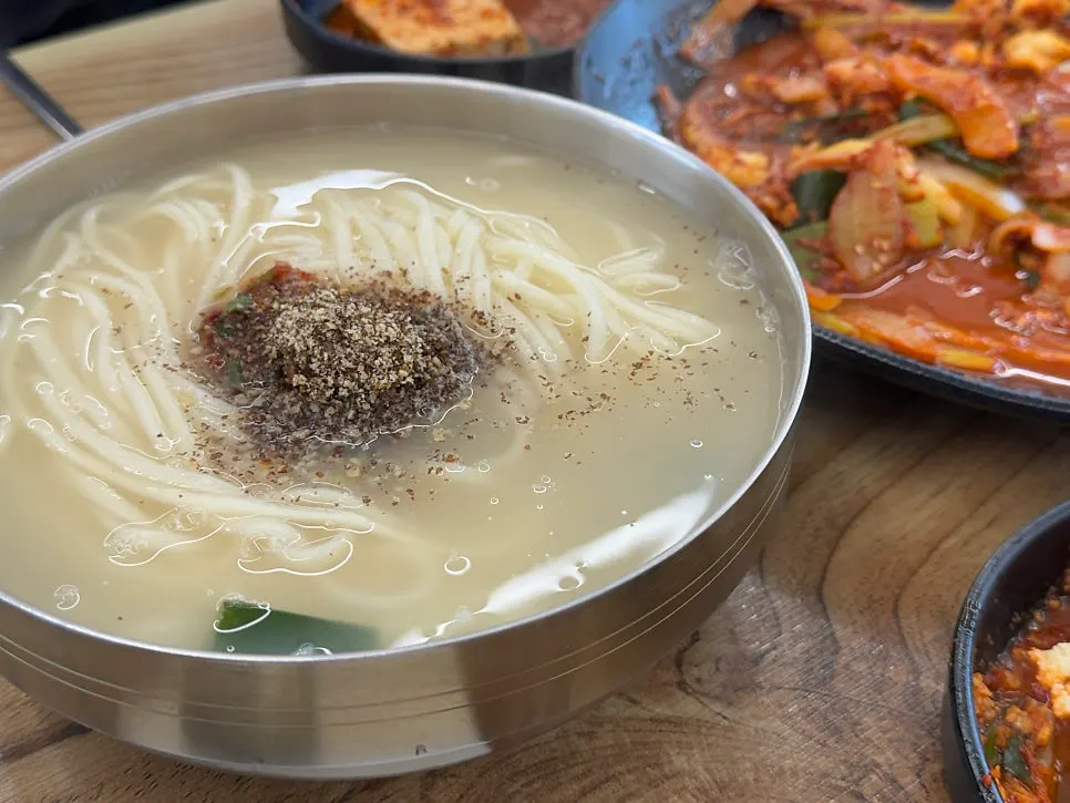 Table with danmuji and other side dishes