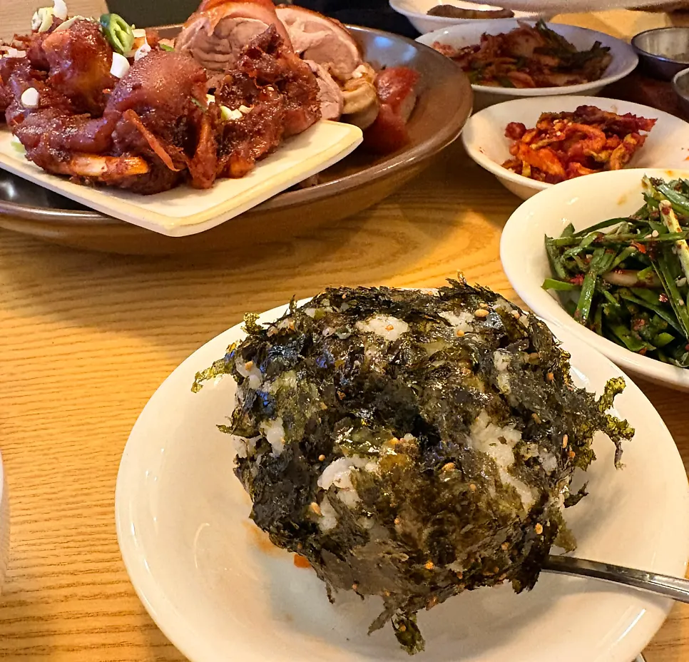 기본으로 나온 주먹밥