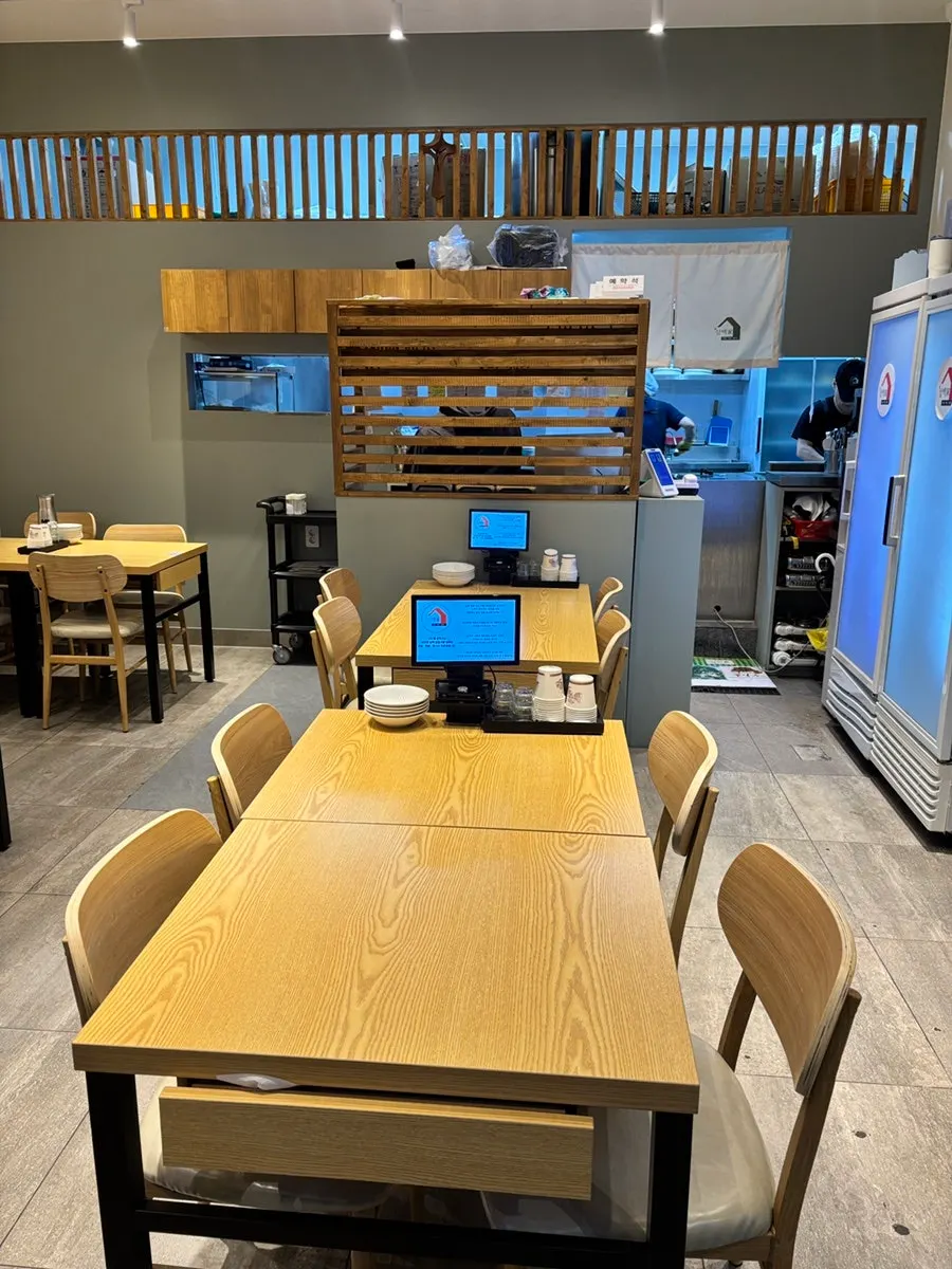 Restaurant interior for a bossam meal