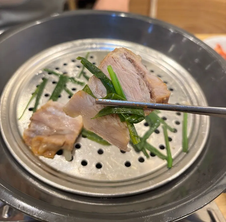 Bossam and makguksu together