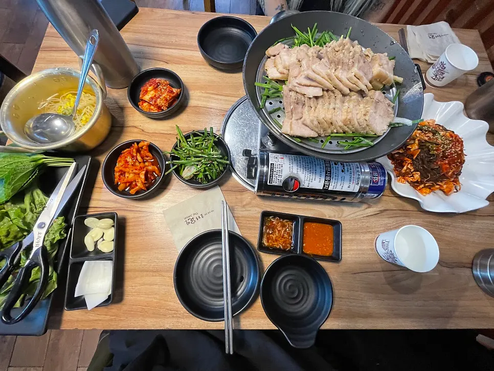 보쌈 중과 막국수 주문 한상