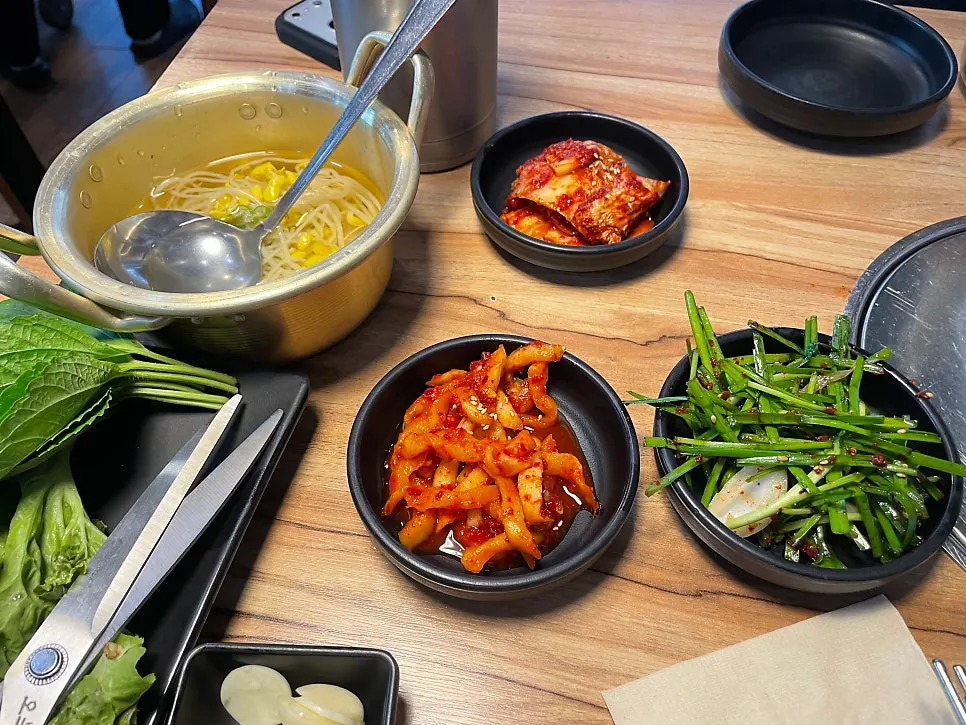 푸짐하게 차려진 보쌈 한상
