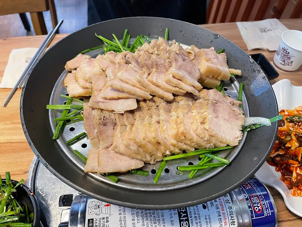 촉촉한 살코기와 부드러운 비계 보쌈