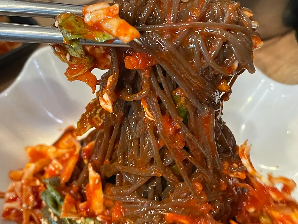 쫄깃한 면발의 막국수