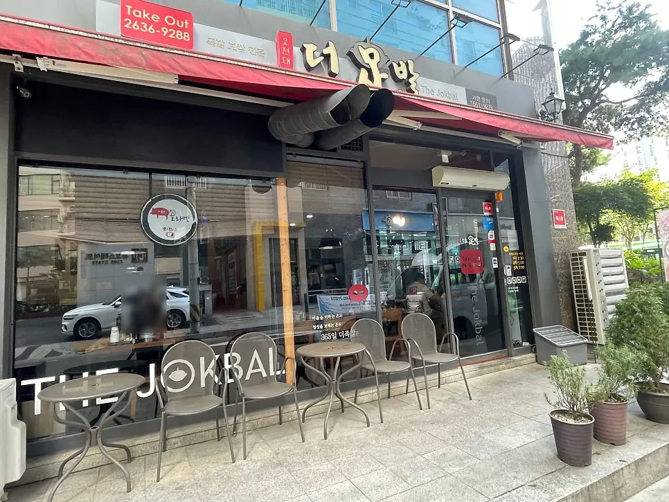 배추와 부추 마늘을 곁들인 보쌈