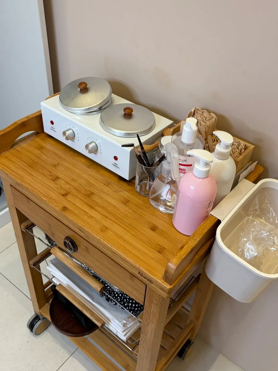 Overview of the treatment space at Waxing Lounge Sindorim Branch