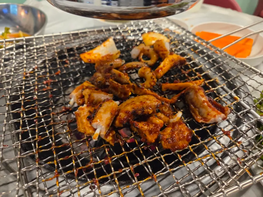 Varied menu including hagfish and webfoot octopus