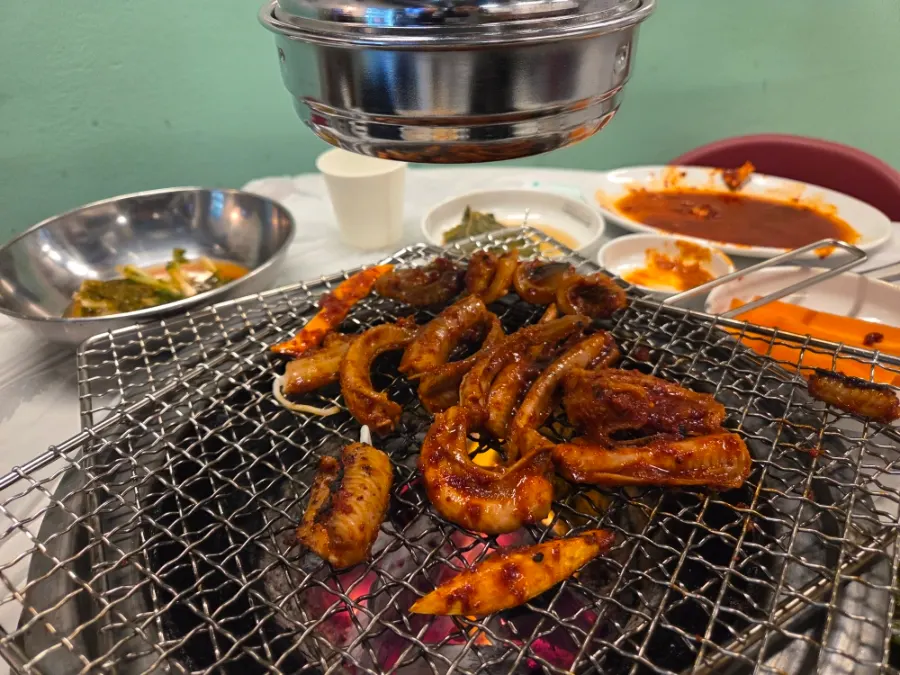 Seasoned webfoot octopus with charcoal aroma