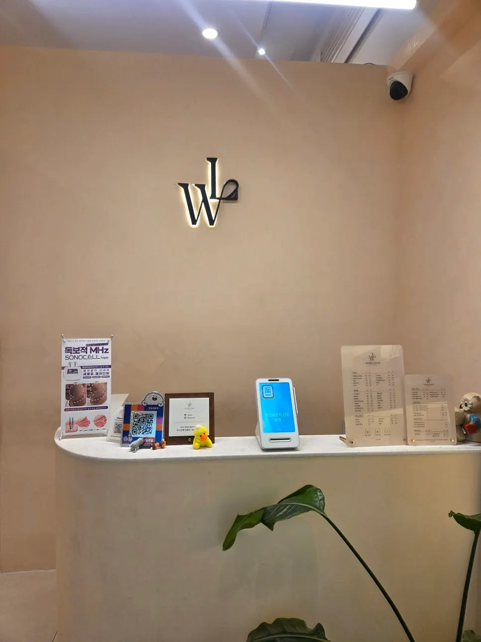 Waxing treatment room set up with single-use supplies