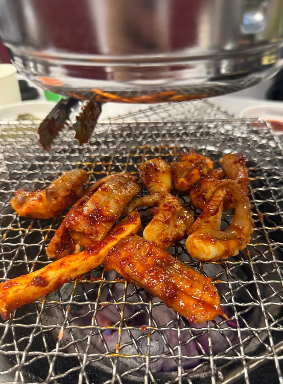 Kkomjju with kkomjangeo and webfoot octopus together