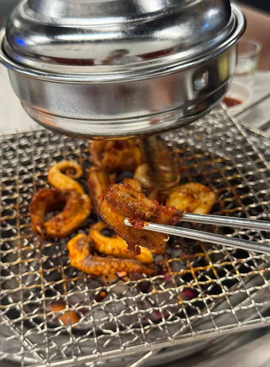 Kkomjju with richly colored sauce