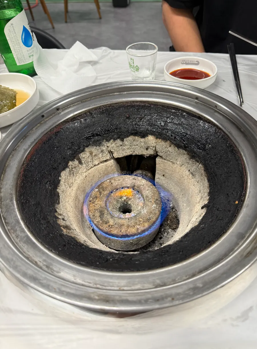 Seasoned kkomjju cooking over charcoal