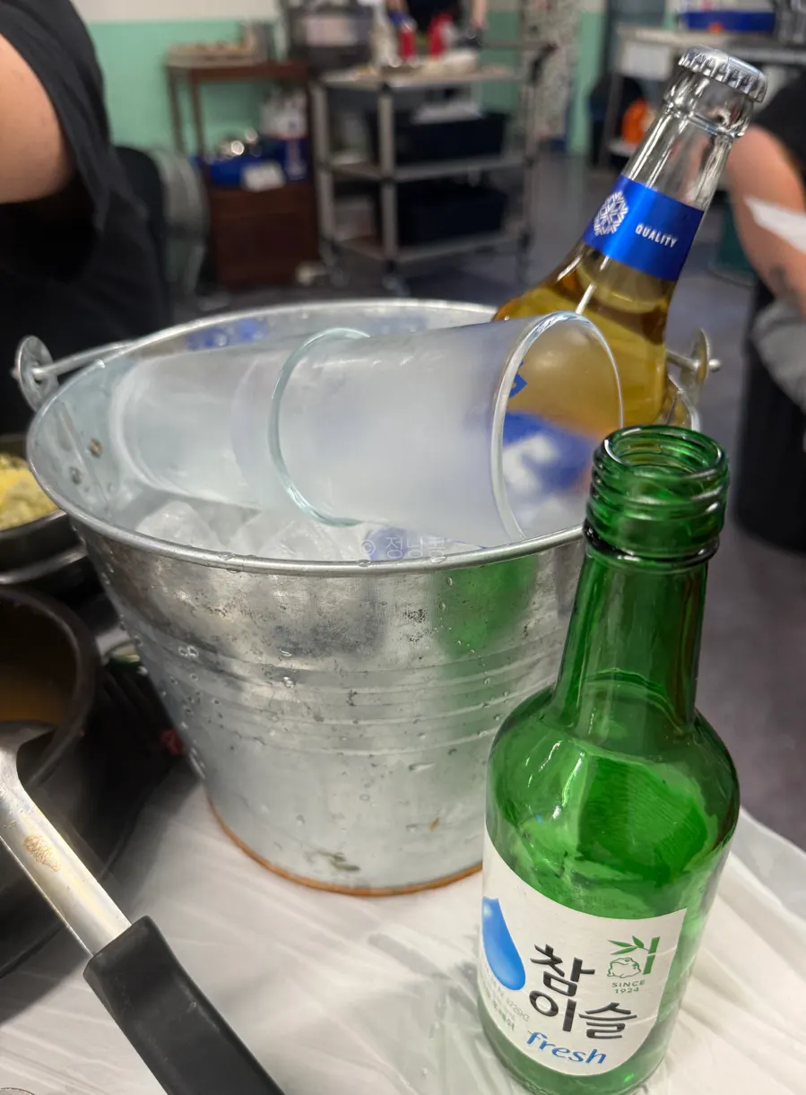 Beer served with an ice basket