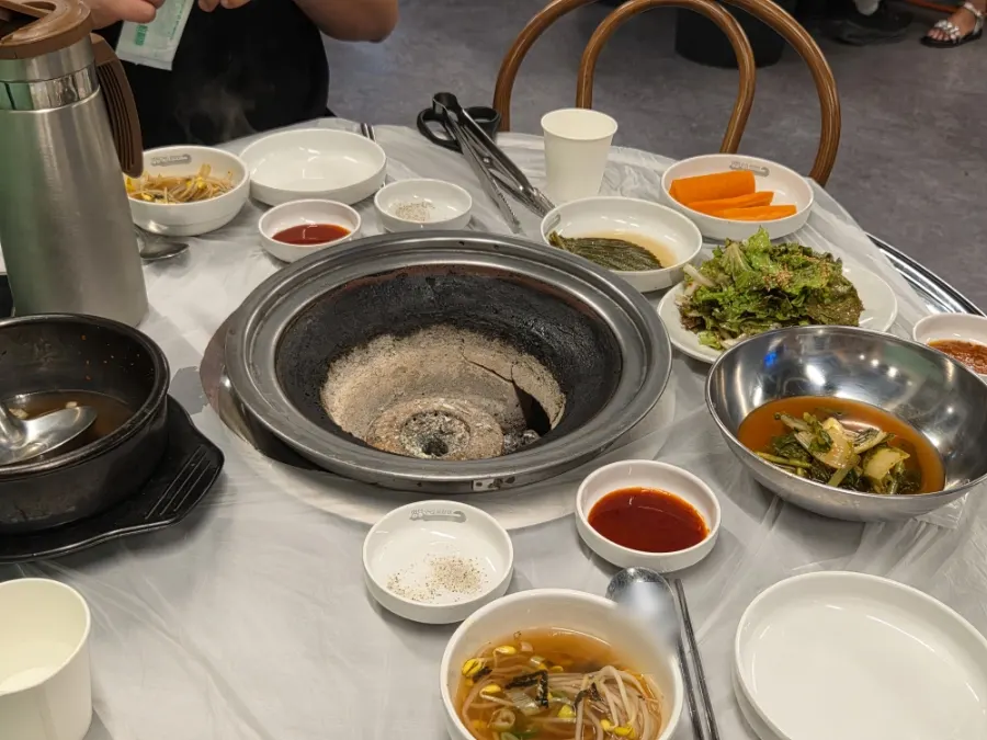 기본으로 세팅된 반찬 상차림