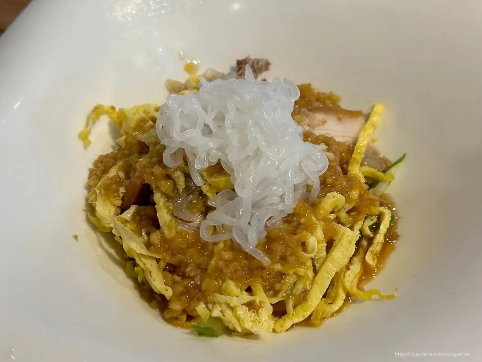 Naengchae jokbal served as a free side dish
