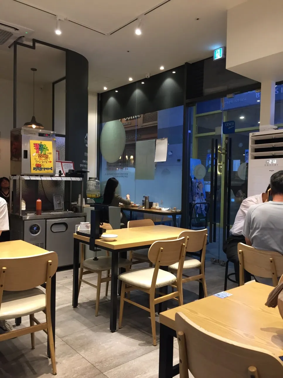 Atmosphere at Sindorim Sambaekga