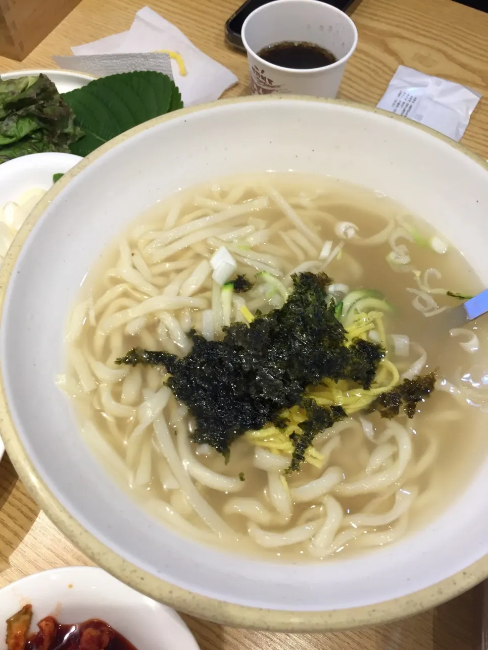Jokbal with perilla leaf and seasoned chives