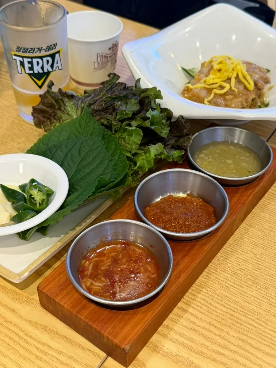 삼백족발 막국수 세트 기본 상차림