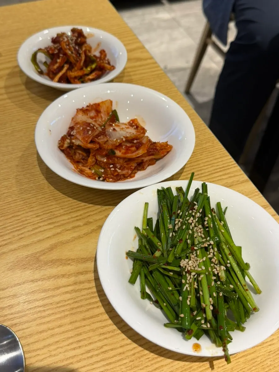 새우젓 쌈장 마늘소스와 기본찬