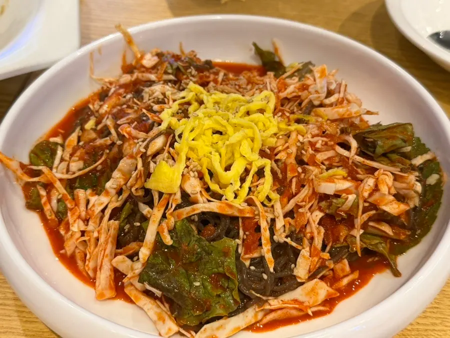 맛보기로 나온 부산식 냉채족발
