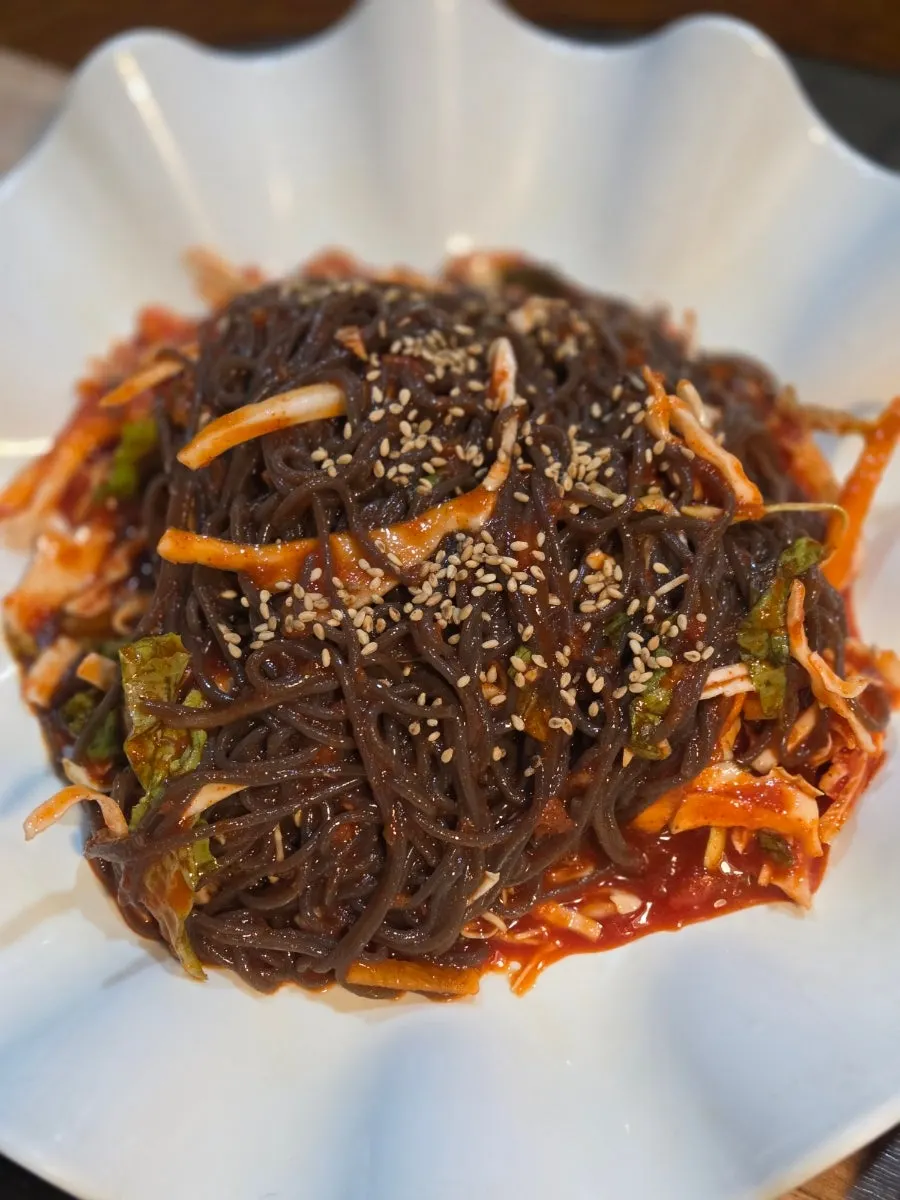 Small-size makguksu with sweet-tangy sauce