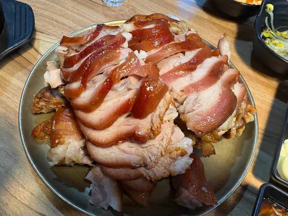 Jokbal de pata delantera con cerdo fresco coreano