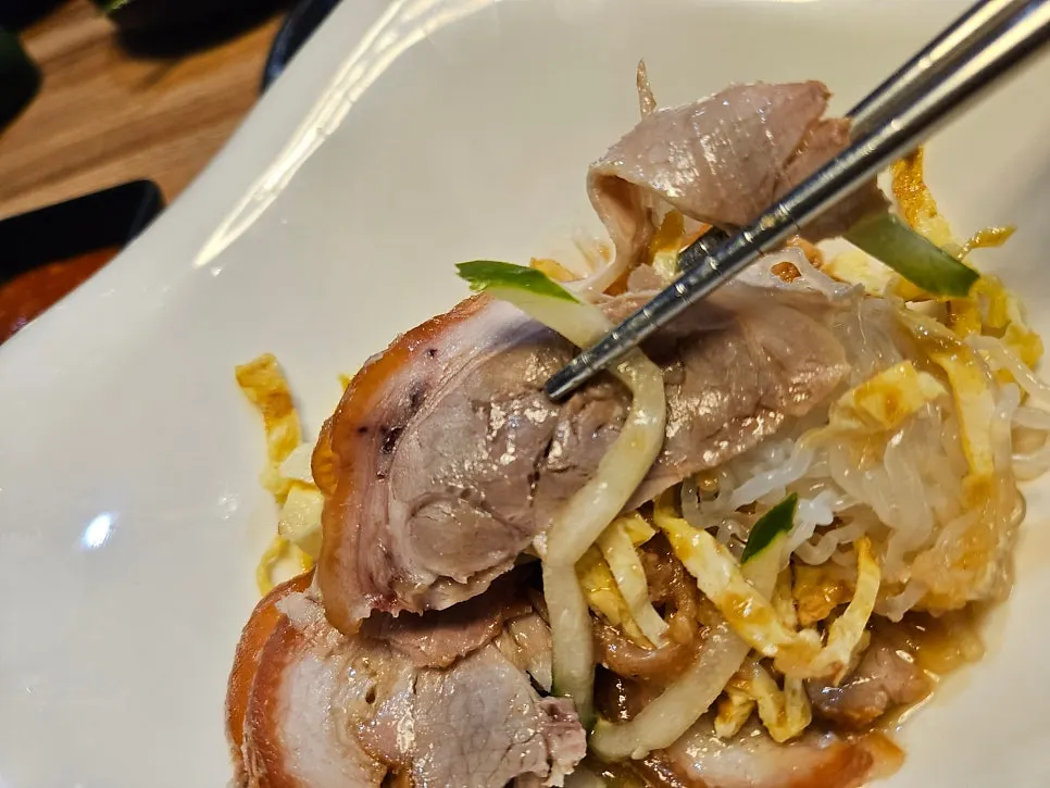 일반 족발과 냉채족발 조합