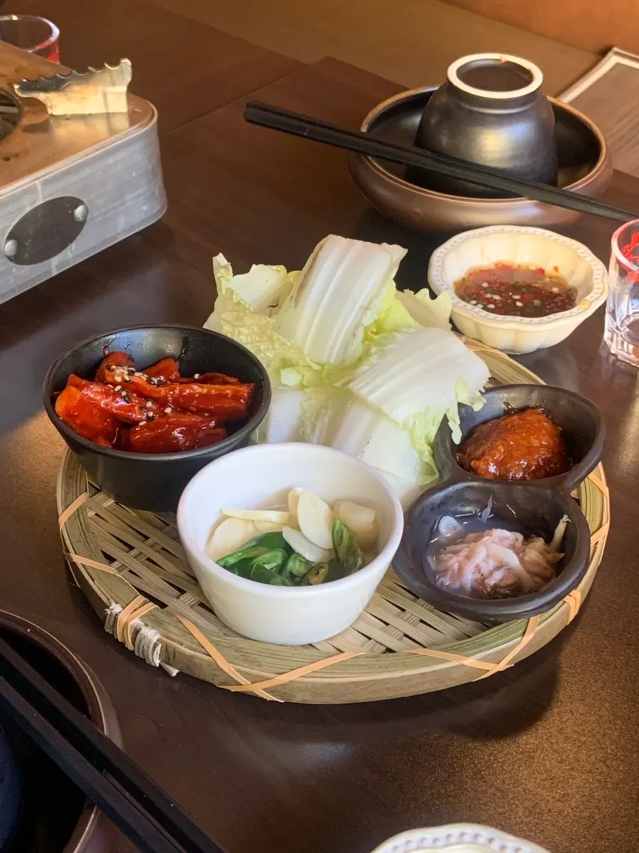 무근지 기본 찬과 술잔