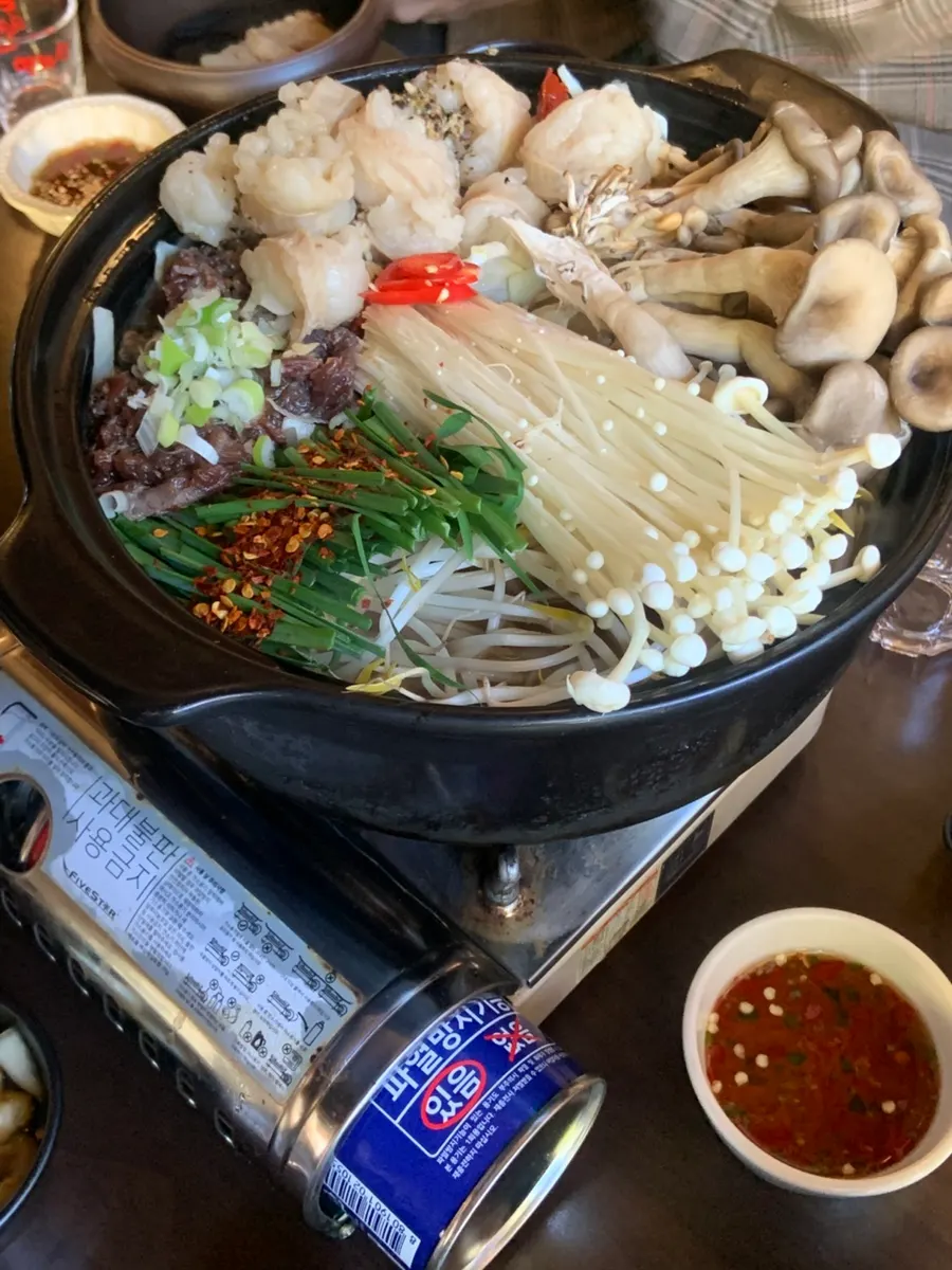 세트로 차려진 무근지 안주 상차림