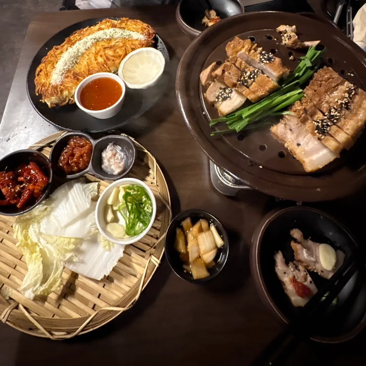 특제간장 수육과 치즈 감자전
