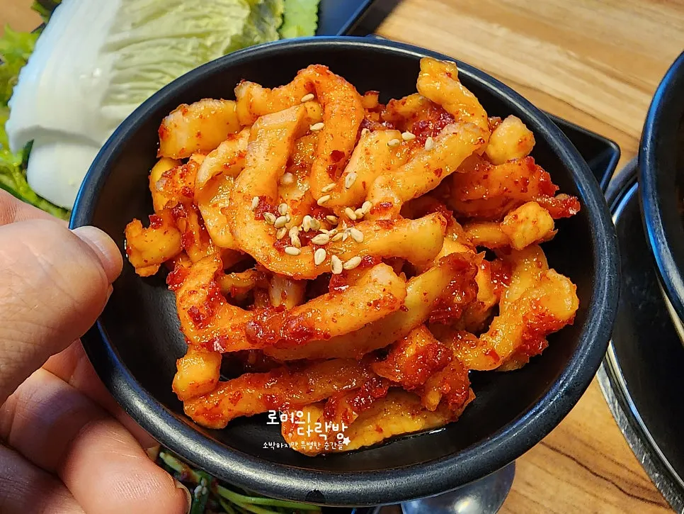 Generous serving of half-and-half jokbal