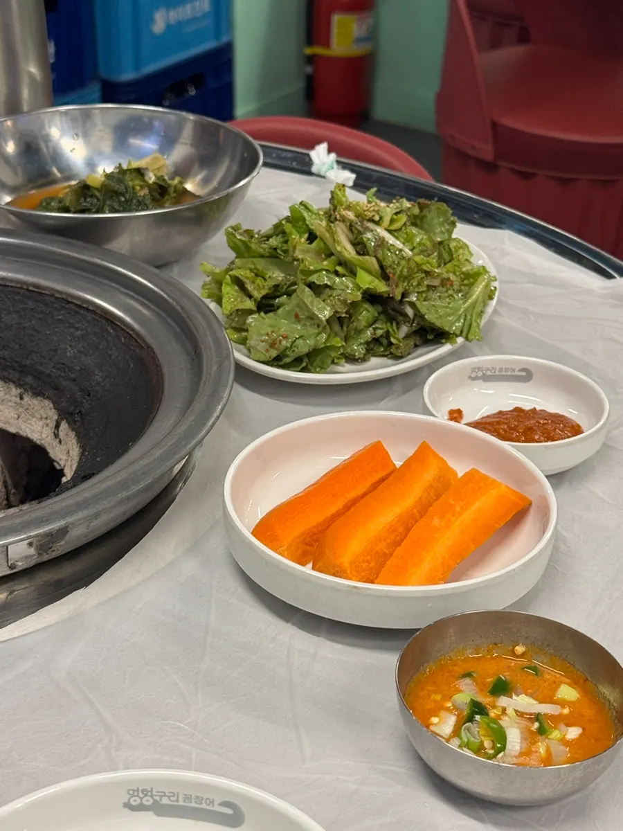 Makchang spread served with various sauces