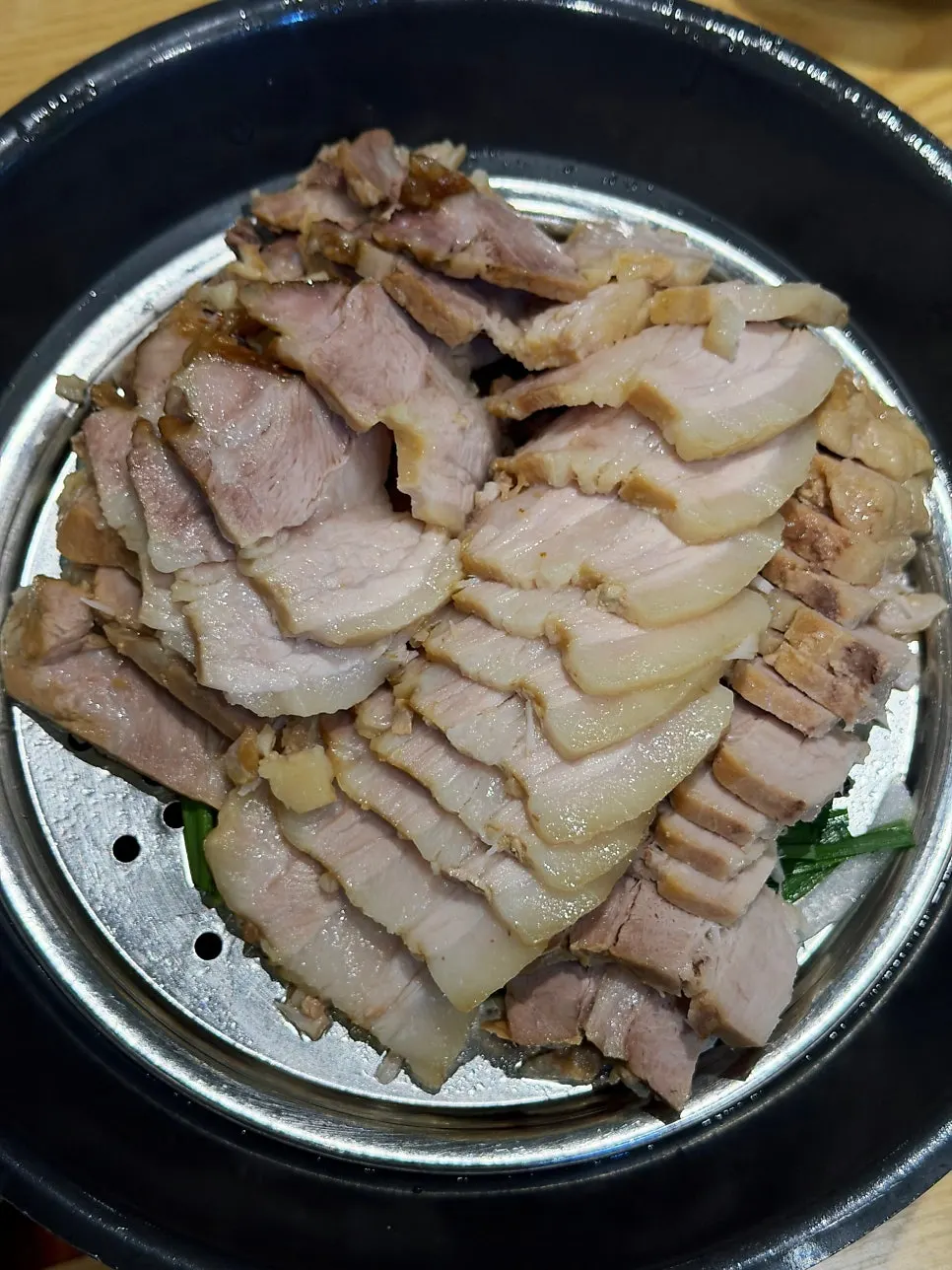 Potongan daging bossam dengan perbandingan lemak dan daging yang pas