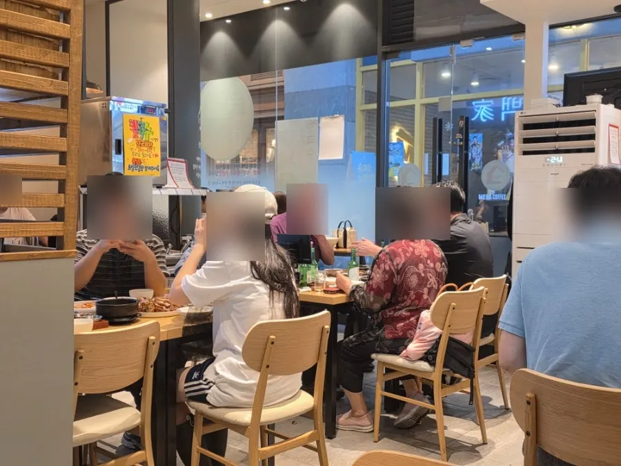 Sambaekga's interior with generously spaced tables