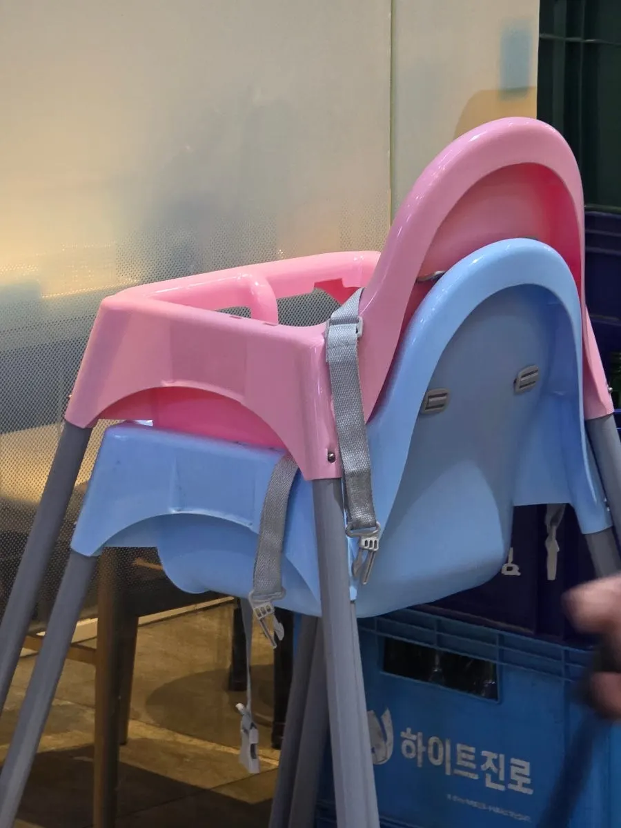 Seating at Sambaekga with a baby chair ready