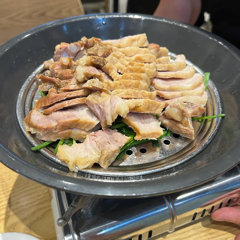가스버너 위에 올려 나온 보쌈