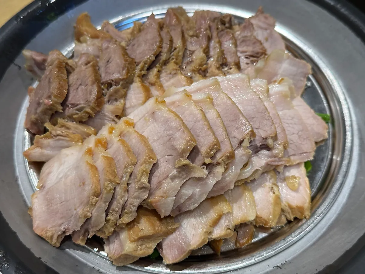 Bossam and kalguksu spread at Sindorim Sambaekga